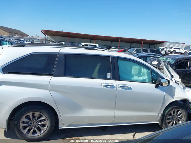 Toyota SIENNA XLE 2022 5TDYRKEC0NS086731 Image 13