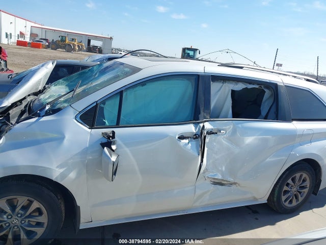 Toyota SIENNA XLE 2022 5TDYRKEC0NS086731 Image 14