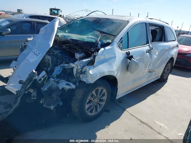 Toyota SIENNA XLE 2022 5TDYRKEC0NS086731 Image 2