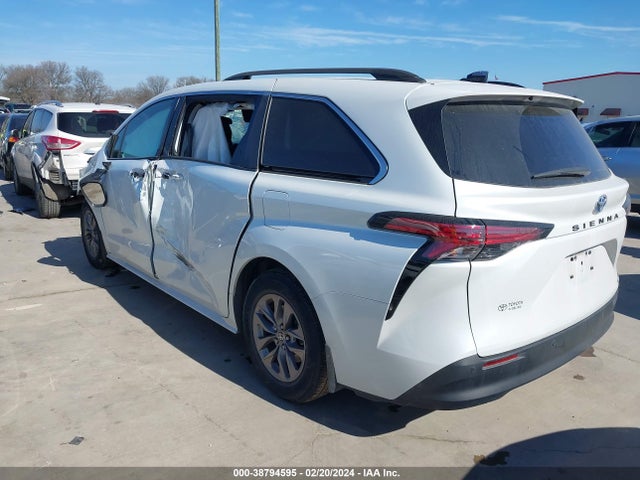 Toyota SIENNA XLE 2022 5TDYRKEC0NS086731 Image 3
