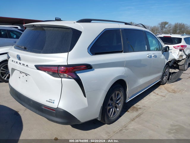 Toyota SIENNA XLE 2022 5TDYRKEC0NS086731 Image 4