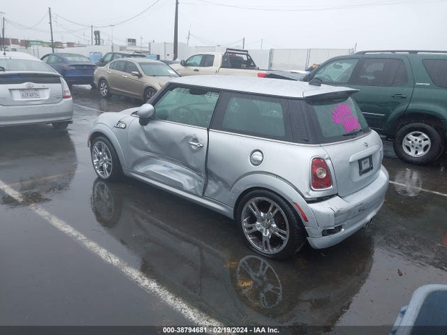 2009 MINI COOPER S WMWMF73549TW83667 Photo 2