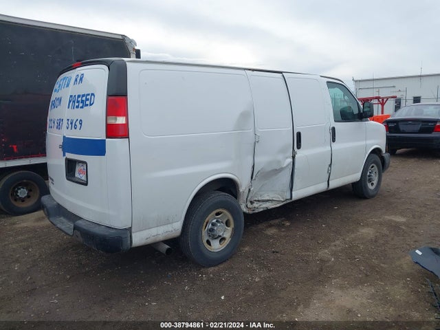 Chevrolet Express 2500 Work Van 2015 1GCWGFCF4F1102297 Image 4
