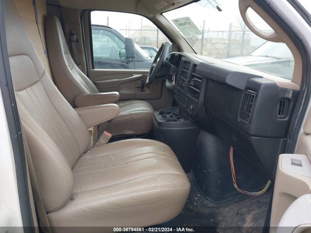 Chevrolet Express 2500 Work Van 2015 1GCWGFCF4F1102297 Image 5