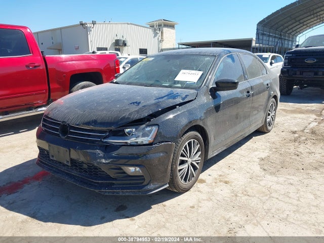 3VWDB7AJ7JM211493 Volkswagen Jetta 1.4t Se/1.4t Wolfsburg Edition