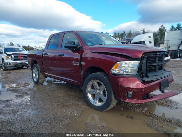 RAM 1500 Express  4x4 5'7 Box 2018 3C6RR7KT5JG195644 Image 1
