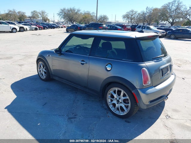 2006 MINI COOPER S WMWRE33516TJ33422 Photo 2