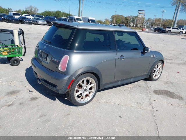2006 MINI COOPER S WMWRE33516TJ33422 Photo 3