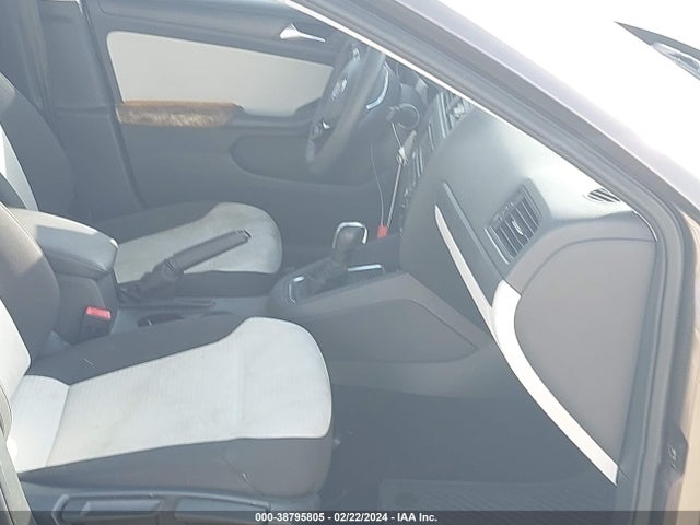 3VW2K7AJ8FM277808 Volkswagen Jetta 2.0l S