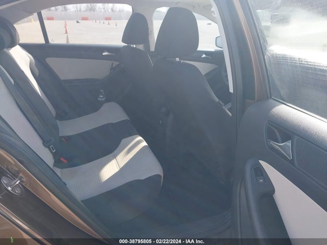 3VW2K7AJ8FM277808 Volkswagen Jetta 2.0l S