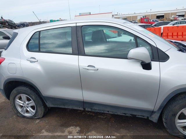 Chevrolet TRAX LS 2018 KL7CJNSB9JB566540 Image 13