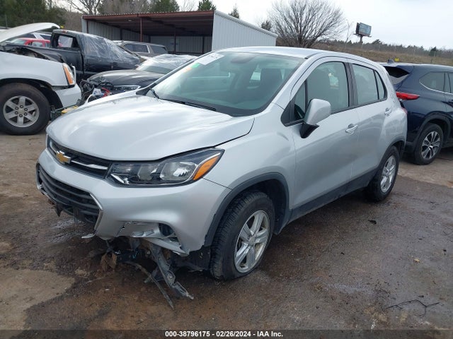 Chevrolet TRAX LS 2018 KL7CJNSB9JB566540 Image 2