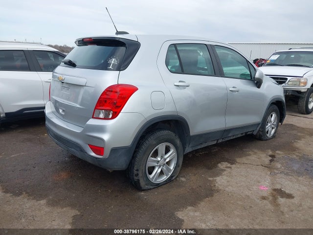 Chevrolet TRAX LS 2018 KL7CJNSB9JB566540 Image 4