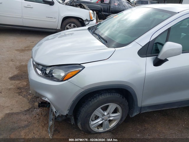 Chevrolet TRAX LS 2018 KL7CJNSB9JB566540 Image 6