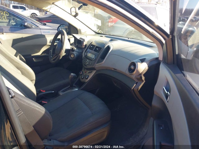 Chevrolet Sonic Lt Auto 2014 1G1JC5SGXE4168515 Image 5