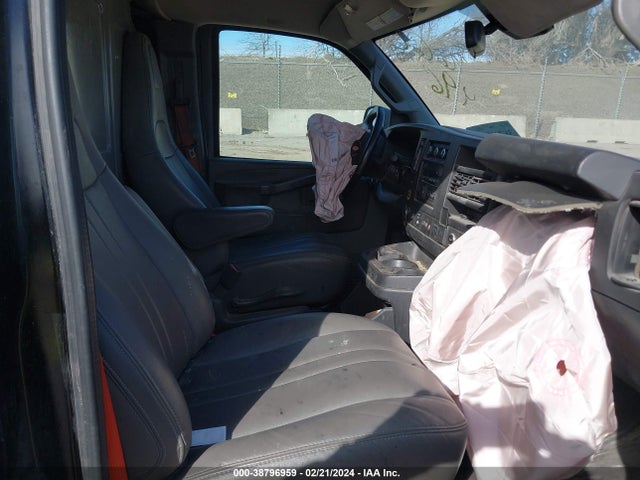 Chevrolet Express 2500 Work Van 2019 1GCWGAFP0K1228836 Image 5