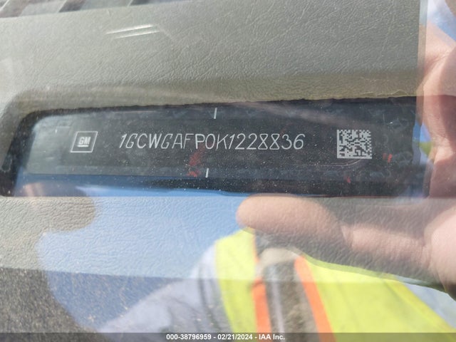 Chevrolet Express 2500 Work Van 2019 1GCWGAFP0K1228836 Image 9