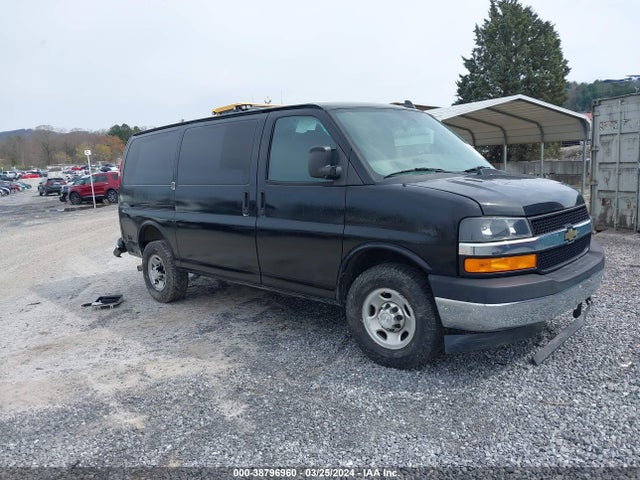 Chevrolet Express 2500 Work Van 2017 1GCWGAFF5H1143684 Image 1