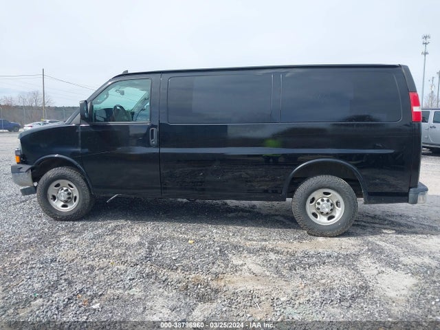 Chevrolet Express 2500 Work Van 2017 1GCWGAFF5H1143684 Image 14