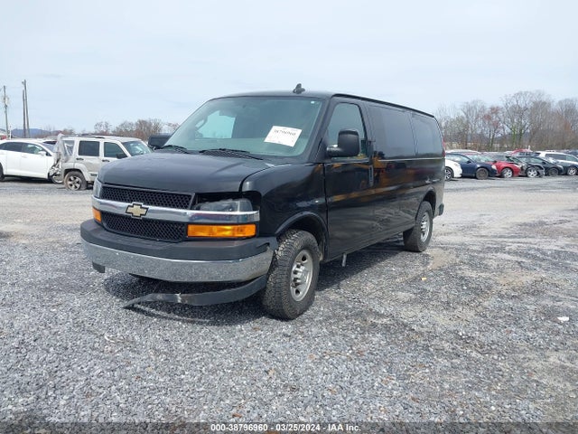 Chevrolet Express 2500 Work Van 2017 1GCWGAFF5H1143684 Image 2