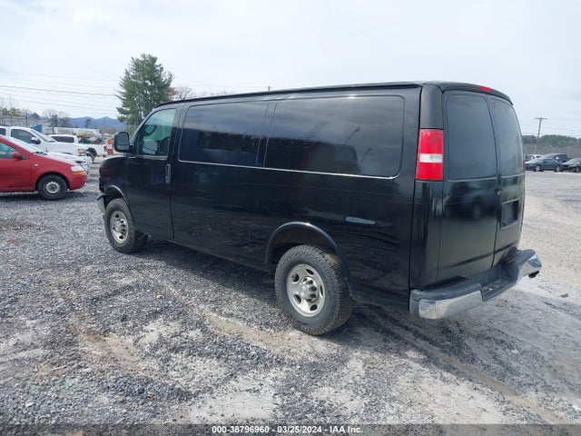 Chevrolet Express 2500 Work Van 2017 1GCWGAFF5H1143684 Image 3