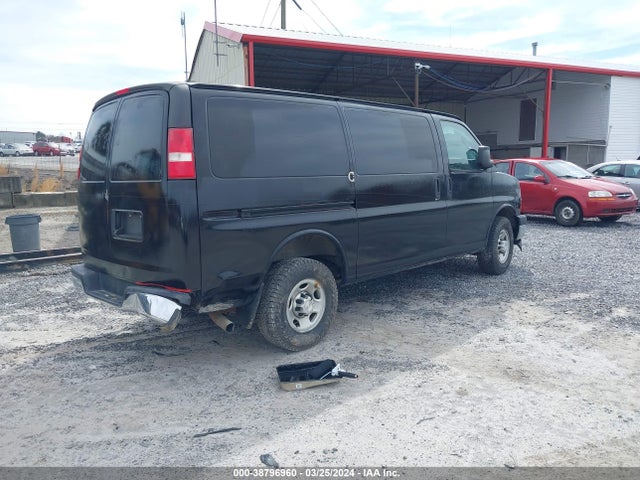 Chevrolet Express 2500 Work Van 2017 1GCWGAFF5H1143684 Image 4