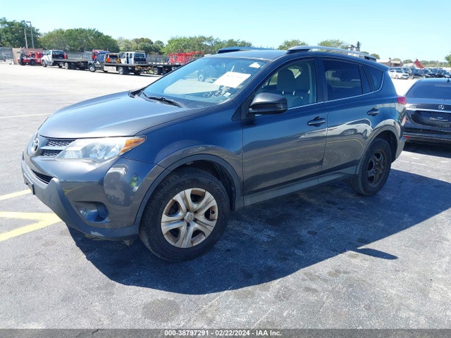 Toyota RAV4 LE 2015 JTMBFREV8FD107539 Image 2