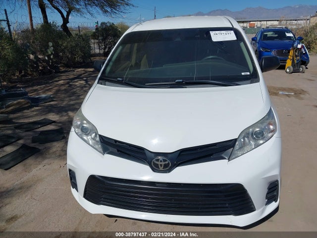 Toyota Sienna L 7 Passenger 2018 5TDZZ3DC6JS948937 Image 12