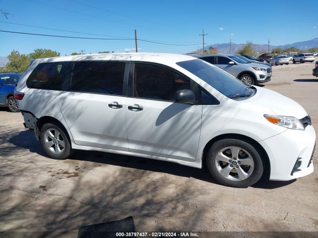 Toyota Sienna L 7 Passenger 2018 5TDZZ3DC6JS948937 Image 13