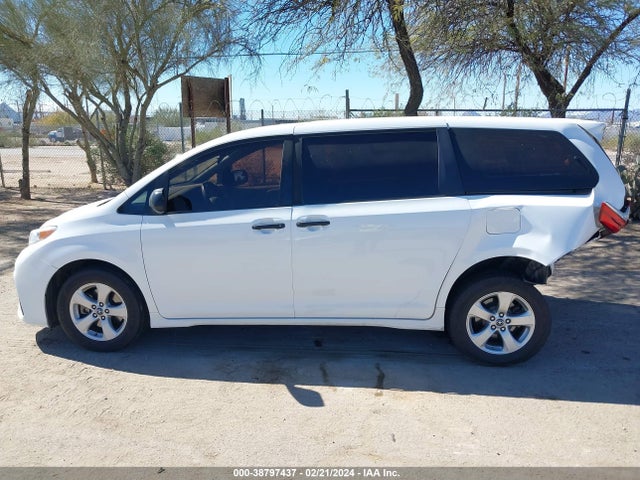Toyota Sienna L 7 Passenger 2018 5TDZZ3DC6JS948937 Image 14