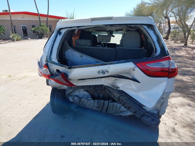 Toyota Sienna L 7 Passenger 2018 5TDZZ3DC6JS948937 Image 16