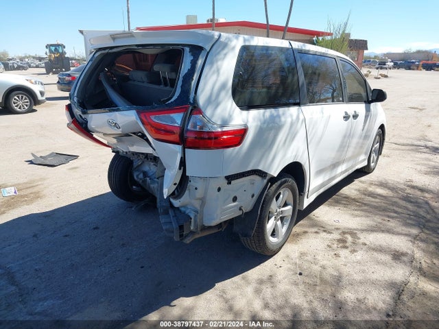 Toyota Sienna L 7 Passenger 2018 5TDZZ3DC6JS948937 Image 4