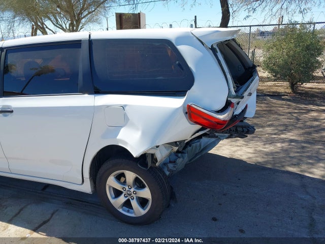 Toyota Sienna L 7 Passenger 2018 5TDZZ3DC6JS948937 Image 6