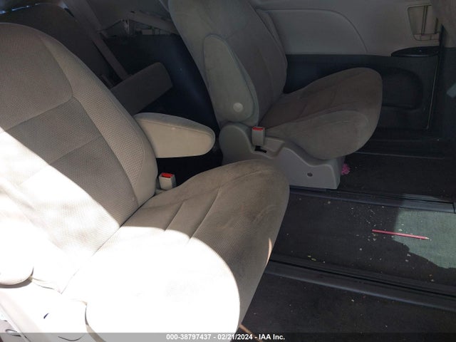 Toyota Sienna L 7 Passenger 2018 5TDZZ3DC6JS948937 Image 8