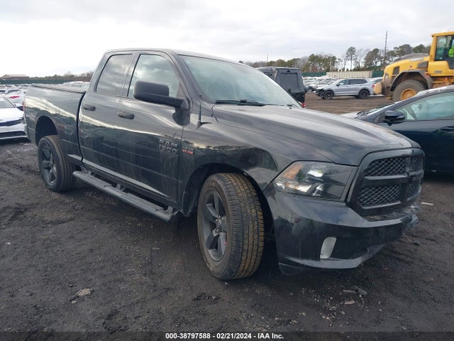 RAM 1500 Express Quad Cab 4x4 6'4 Box 2018 1C6RR7FT9JS172922 zdjęcie główne
