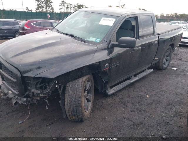 RAM 1500 Express Quad Cab 4x4 6'4 Box 2018 1C6RR7FT9JS172922 Image 2