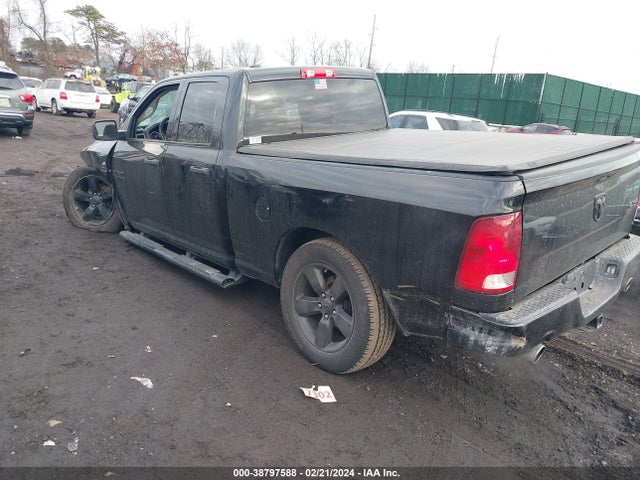 RAM 1500 Express Quad Cab 4x4 6'4 Box 2018 1C6RR7FT9JS172922 Image 3