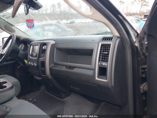 RAM 1500 Express Quad Cab 4x4 6'4 Box 2018 1C6RR7FT9JS172922 Image 5