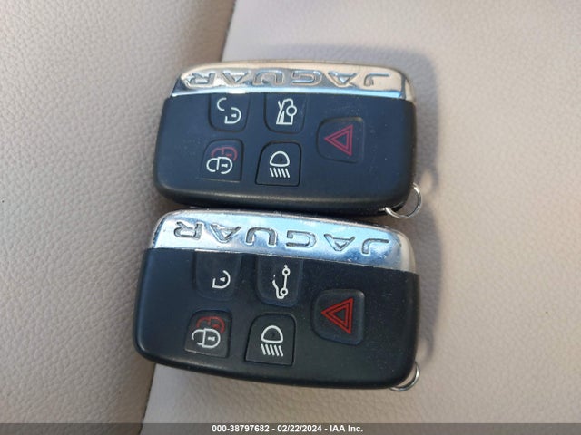 2018 JAGUAR F-PACE SADCJ2GX4JA203661 Photo 10