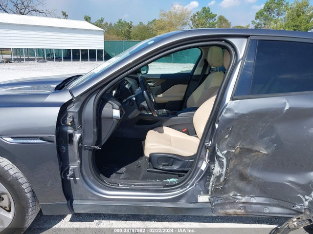 SADCJ2GX4JA203661 Jaguar F-pace 30t Premium