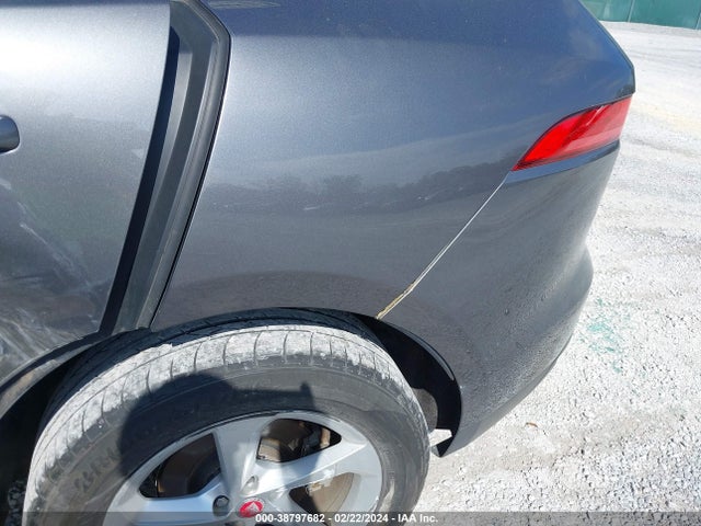 SADCJ2GX4JA203661 Jaguar F-pace 30t Premium