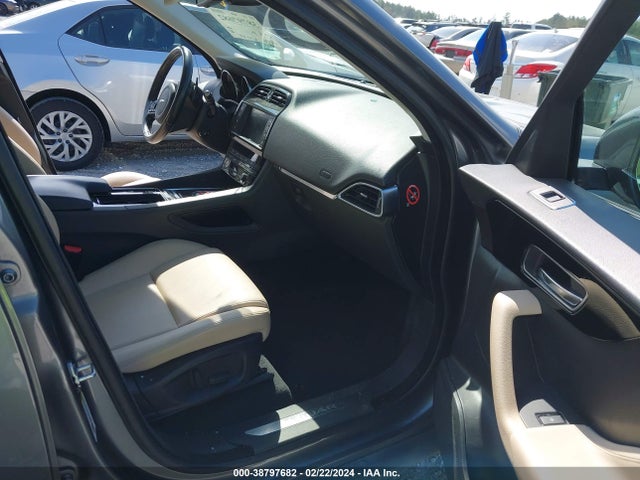 2018 JAGUAR F-PACE SADCJ2GX4JA203661 Photo 4