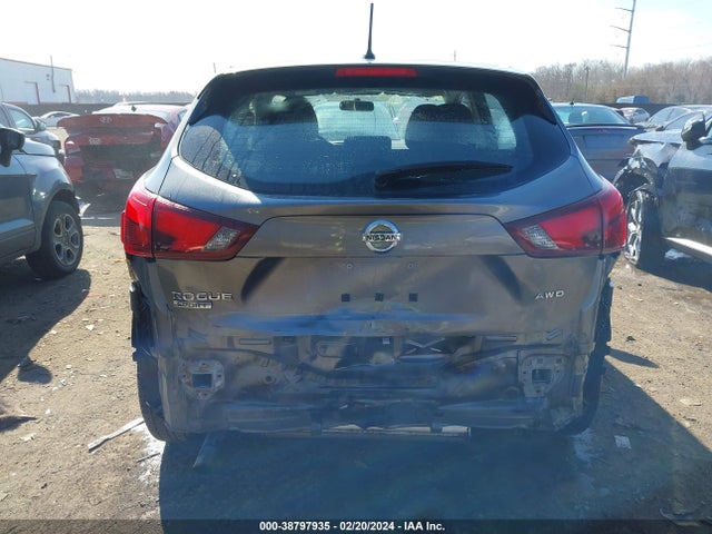 Nissan Rogue Sport S 2018 JN1BJ1CR6JW600223 Image 17