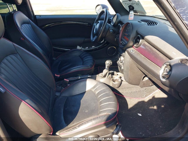 2011 MINI COOPER CLUBMAN WMWZF3C58BT188845 Photo 4