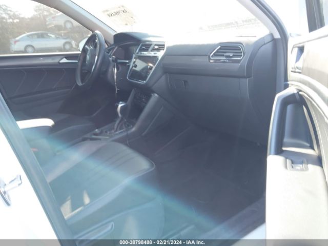 3VV2B7AX1NM048930 Volkswagen Tiguan 2.0t Se