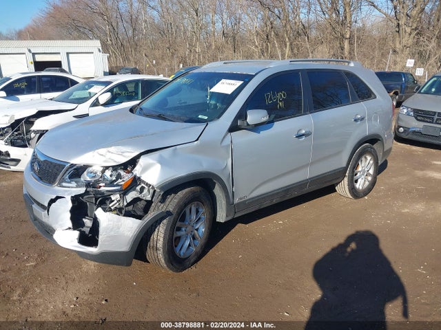 KIA SORENTO LX 2014 5XYKTCA67EG511453 Image 2