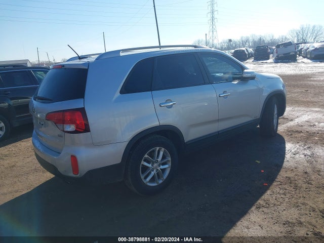 KIA SORENTO LX 2014 5XYKTCA67EG511453 Image 4