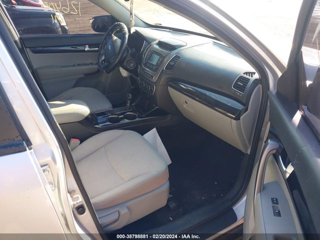 KIA SORENTO LX 2014 5XYKTCA67EG511453 Image 5