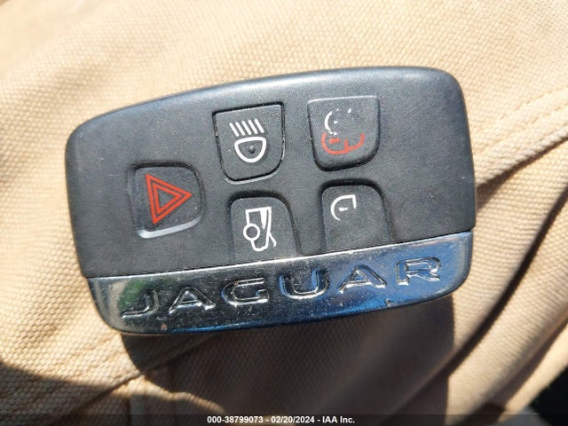 2017 JAGUAR XE SAJAS4BN7HCP12239 Photo 10