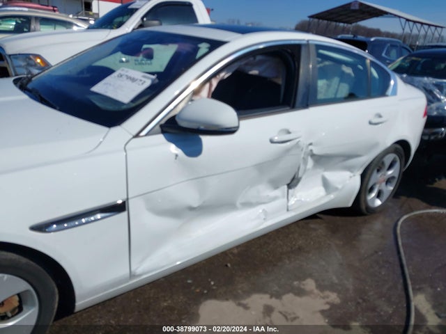 2017 JAGUAR XE SAJAS4BN7HCP12239 Photo 5